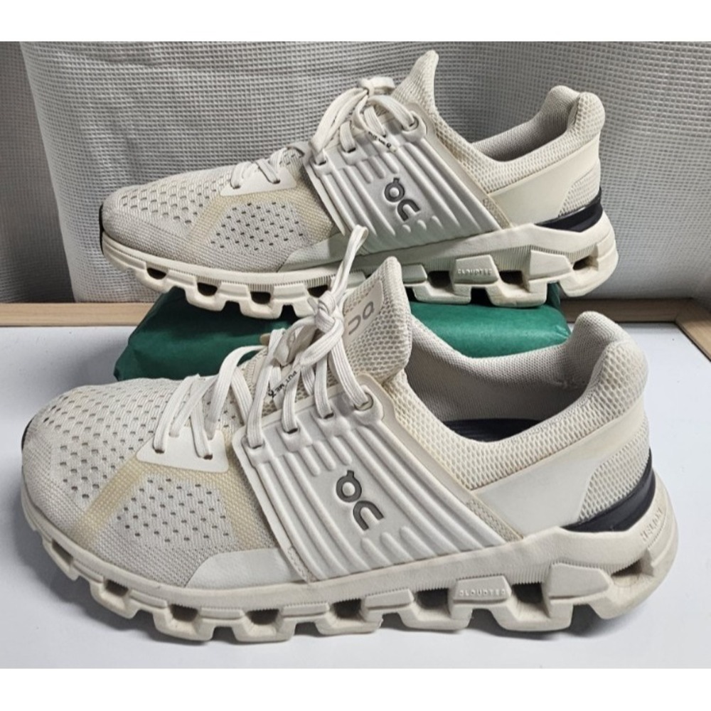 ON CLOUDSWIFT HELION 41-98929 woman Sz 9.5‎ lace-up running shoes all white